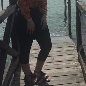 Black high waisted cropped stretchy legging